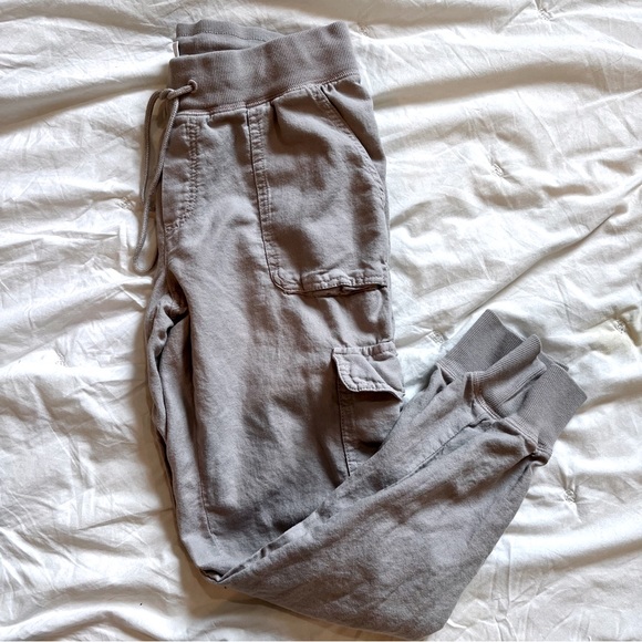 Aritzia Community Cebu Cargo Jogger Pants - Picture 2 of 9